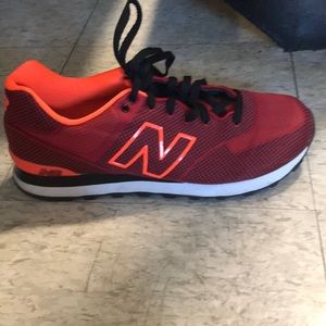 I’m selling one pair of new balance